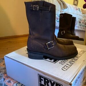 Frye women’s engineer 12” boot